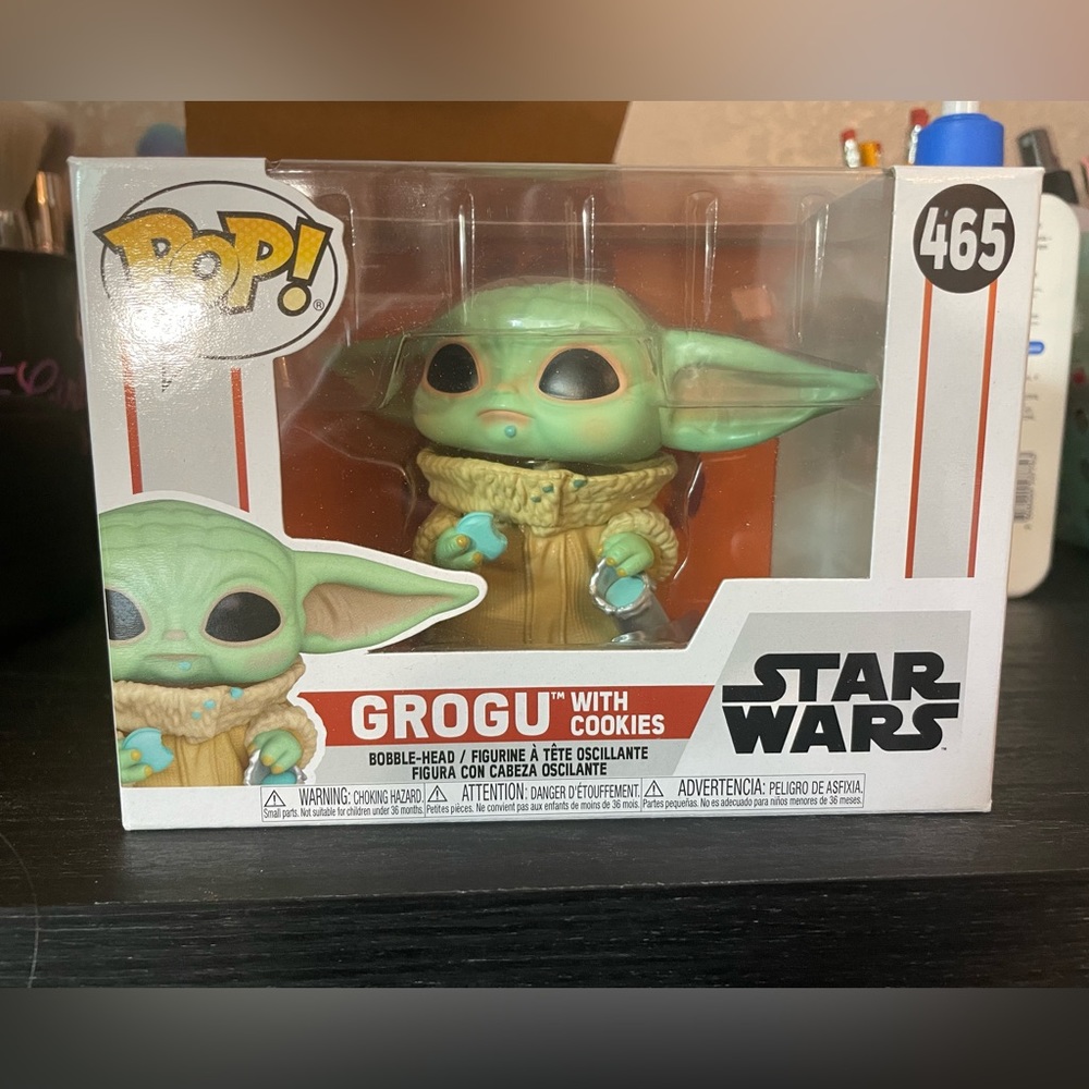 Grogu eating cookies funkopop